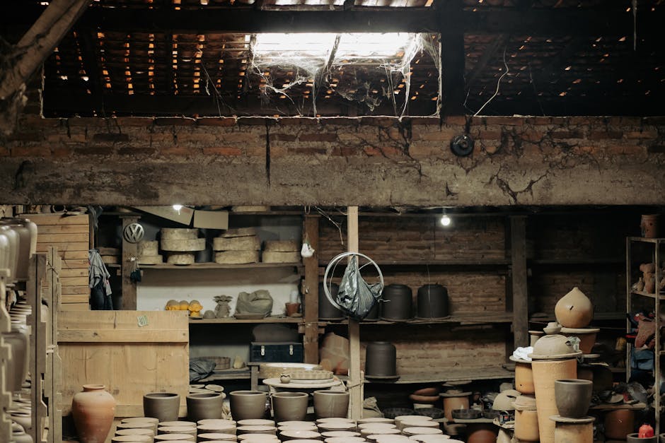 Blick in eine kleine Craft-Brauerei mit Sudkessel