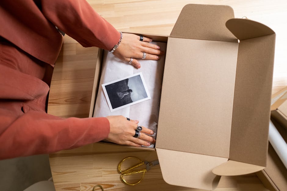 Versandfertige Verpackung für Bierflaschen mit Schutzpolsterung